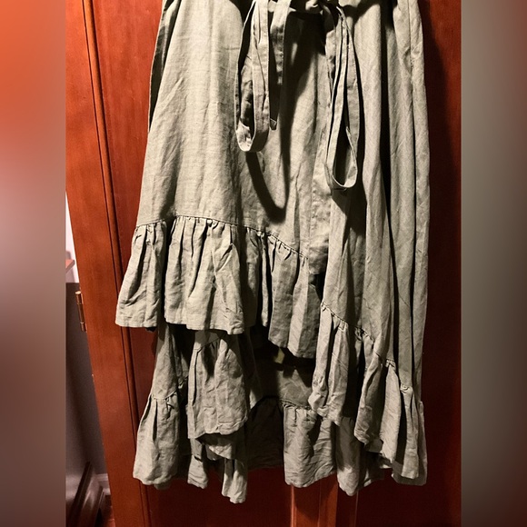 Adina Las Vegas Elegant Olive Green Ruffle Skirt Size Large - Picture 2 of 8